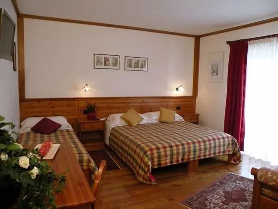 Üç Kişilik Oda, Birden Çok Yatak, Sigara İçilmez