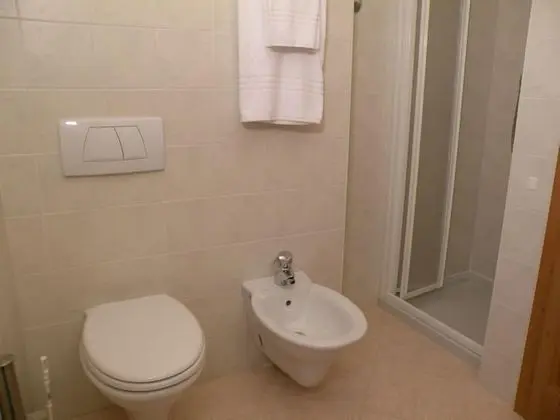 Üç Kişilik Oda, Birden Çok Yatak, Sigara İçilmez