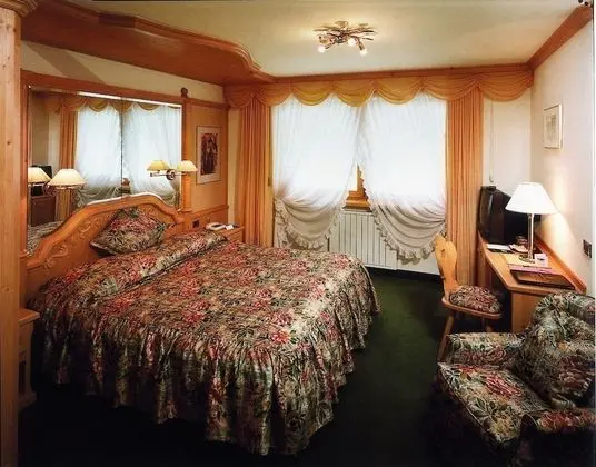 Classic Tek Büyük Yataklı Oda