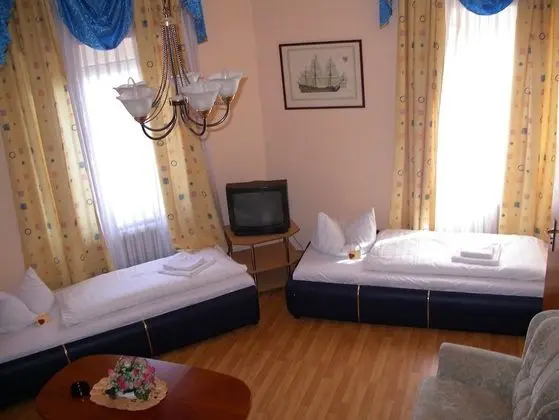 Üç Kişilik Oda