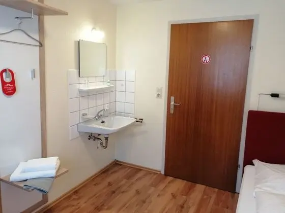 Tek Kişilik Oda, Ortak Banyo