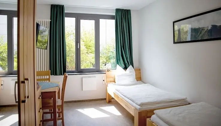 Basic Tek Büyük veya İki Ayrı Yataklı Oda, Ortak Banyo