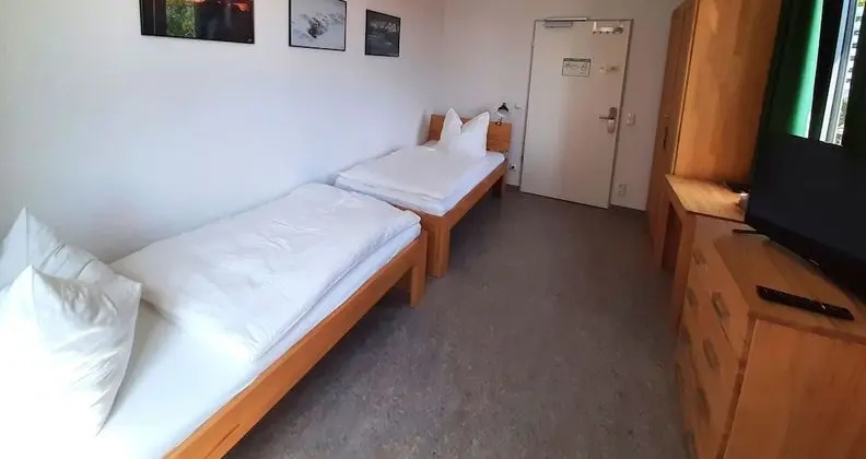 Basic Tek Büyük veya İki Ayrı Yataklı Oda, Ortak Banyo