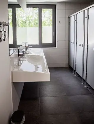 Basic Tek Büyük veya İki Ayrı Yataklı Oda, Ortak Banyo