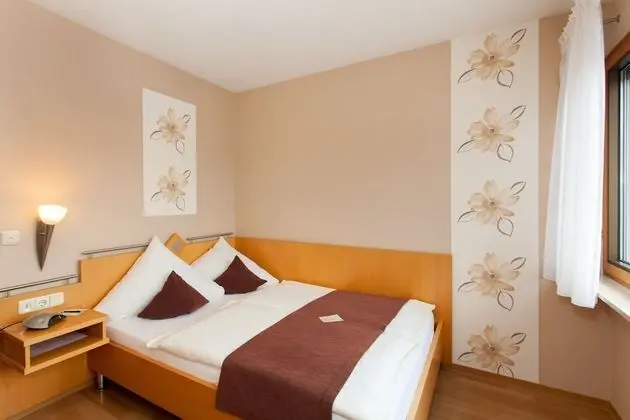 Basic Tek Büyük Yataklı Oda