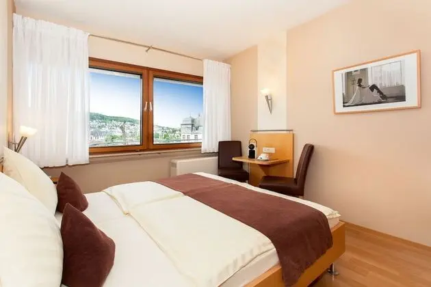 Basic Tek Büyük Yataklı Oda