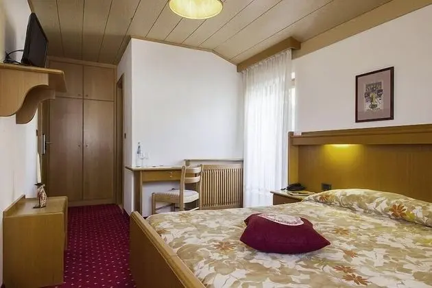 Classic Tek Büyük Yataklı Oda