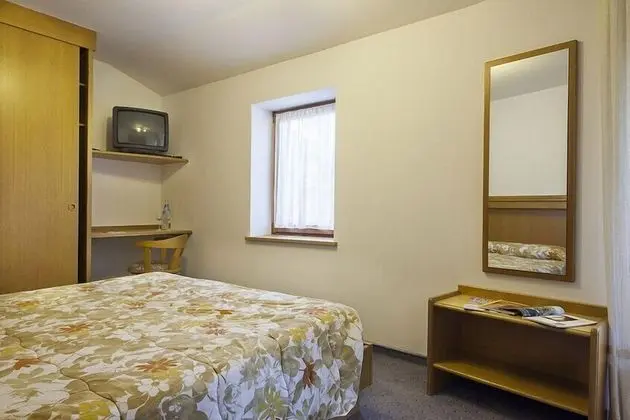 Classic Tek Büyük Yataklı Oda