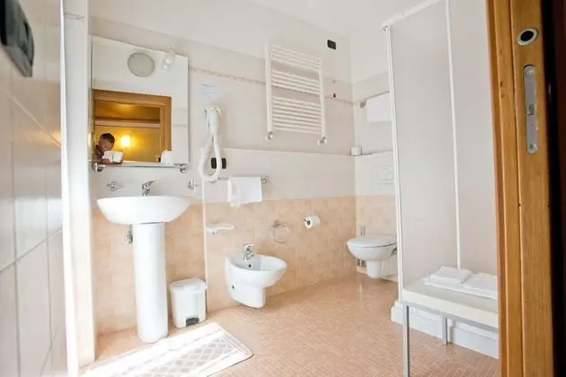 Standard Tek Büyük Yataklı Oda, Özel Banyo, Ek Bina (No Elevator)