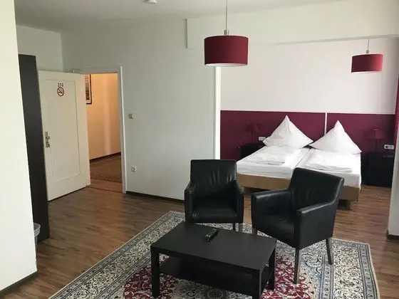 Üç Kişilik Oda