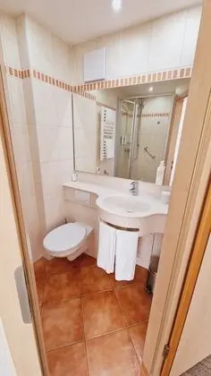 Büyük Yataklı Tek Kişilik Oda