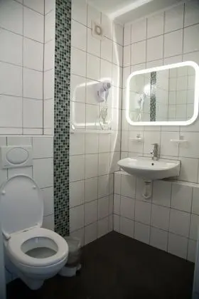Tek Kişilik Oda, Ek Bina