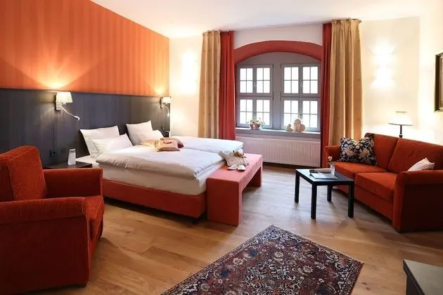 Junior Süit, 1 En Büyük (King) Boy Yatak ve Çekyat, Bahçe Manzaralı