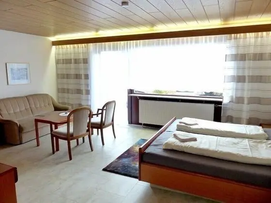 Tek Büyük Yataklı Oda, Balkon