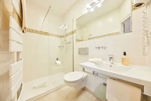 Comfort Tek Büyük Yataklı Oda, 1 Büyük (Queen) Boy Yatak, Sigara İçilmez, Park Manzaralı