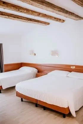 Basic Üç Kişilik Oda, Şehir Manzaralı