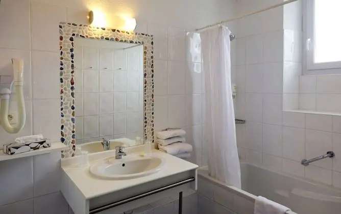 Standard Dört Kişilik Oda, Bahçe Manzaralı