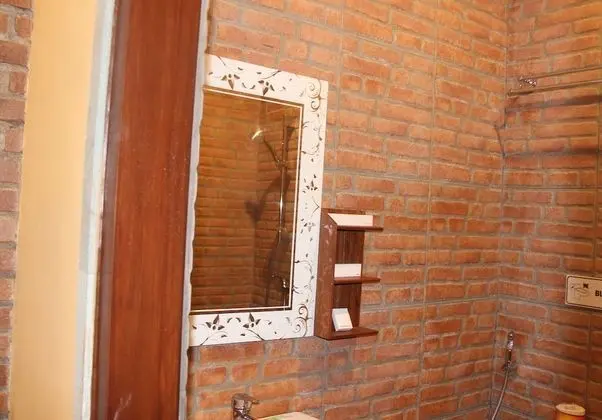Standard Tek Büyük Yataklı Oda, Havuz Manzaralı