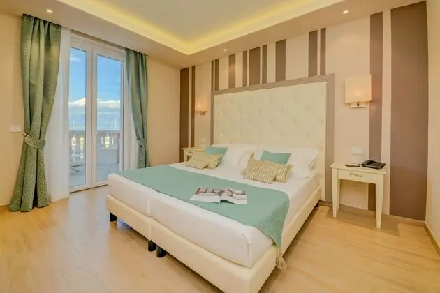 Deluxe Tek Büyük Yataklı Oda, Balkon, Göl Manzaralı