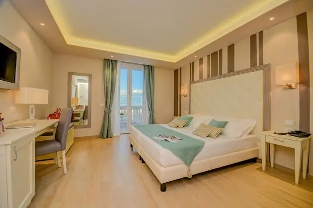 Deluxe Tek Büyük Yataklı Oda, Balkon, Göl Manzaralı