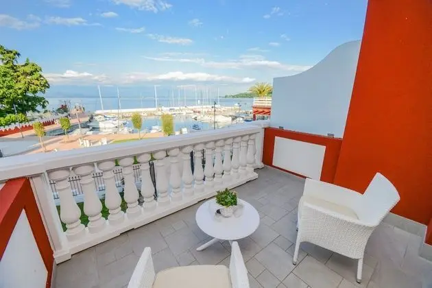 Deluxe Tek Büyük Yataklı Oda, Balkon, Göl Manzaralı