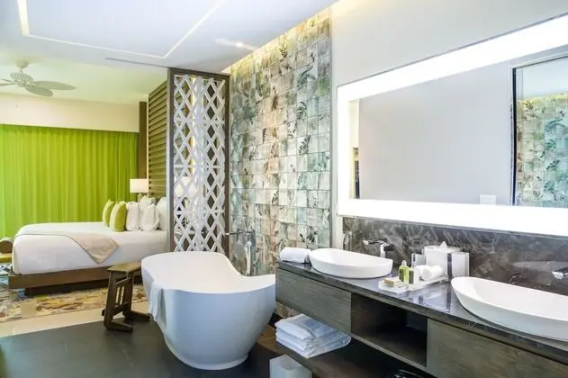 Junior Suite Swim Up - All Inclusive