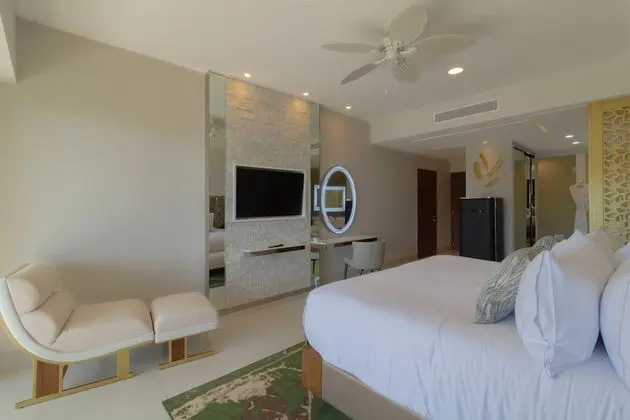 Junior Suite Ocean View 1 King Bed
