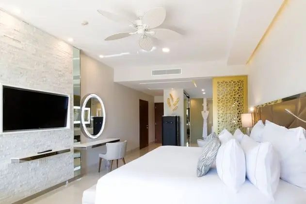 Junior Suite Ocean View 1 King Bed