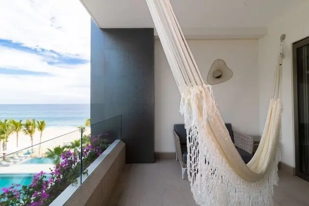 Junior Suite Ocean View 1 King Bed