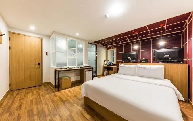 Oda (Deluxe room (Netflix available in all)