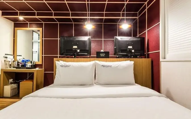 Oda (Deluxe room (Netflix available in all)