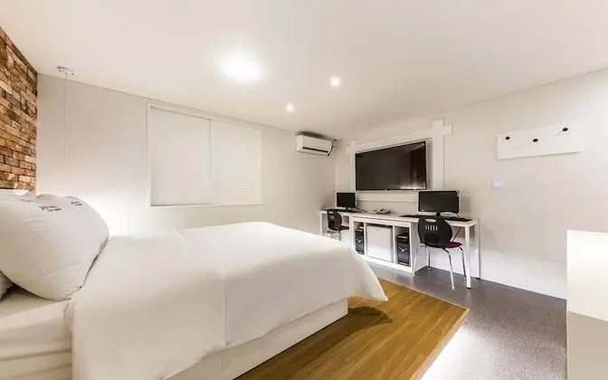 Oda (Deluxe room (Netflix available in all)