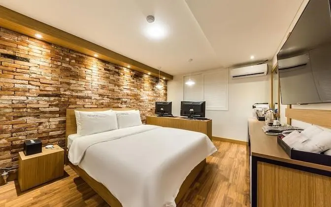 Oda (Semi-Suite room (Netflix available in)