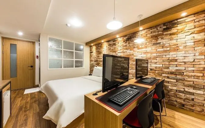 Oda (Semi-Suite room (Netflix available in)