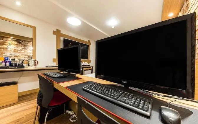 Oda (Semi-Suite room (Netflix available in)