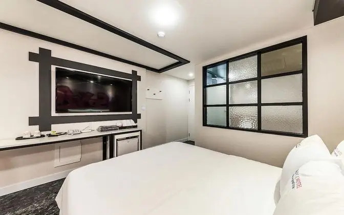 Oda (Semi-Suite room (Netflix available in)