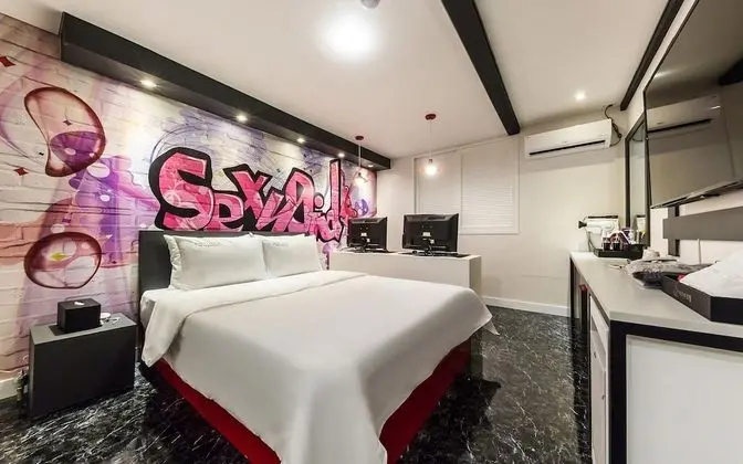 Oda (Semi-Suite room (Netflix available in)