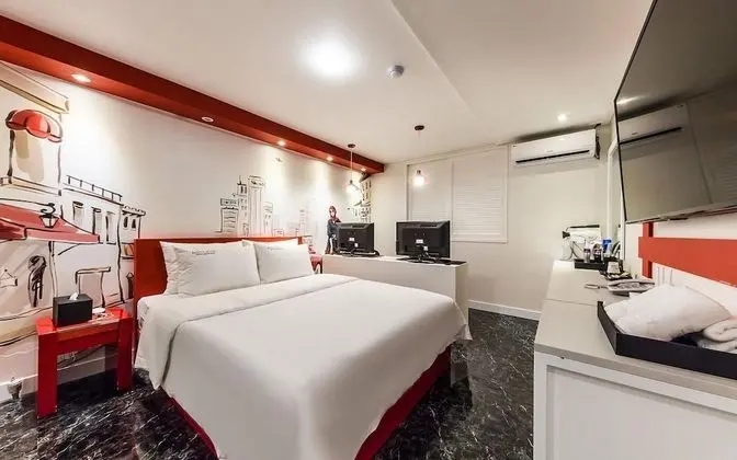 Oda (Semi-Suite room (Netflix available in)
