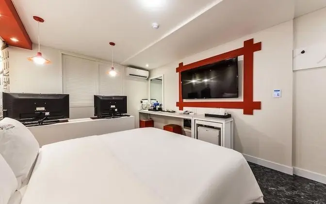Oda (Semi-Suite room (Netflix available in)