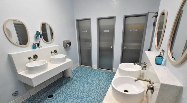 Standard İki Ayrı Yataklı Oda (Private Room with Shared Bathroom)
