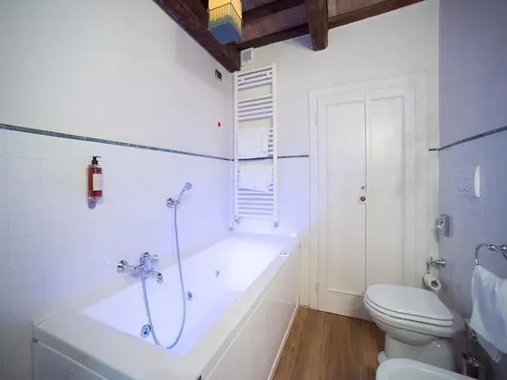 Superior Oda, Sıcak Su Küveti