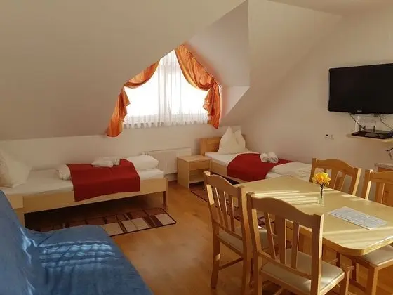 Dört Kişilik Oda, Balkon, Dağ Manzaralı