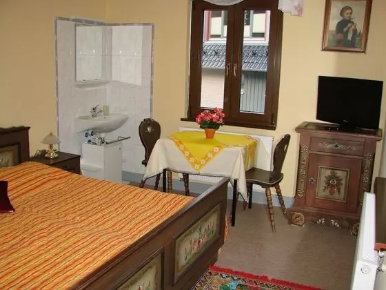 Tek Büyük Yataklı Oda, Ortak Banyo