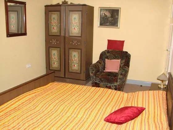 Tek Büyük Yataklı Oda, Ortak Banyo