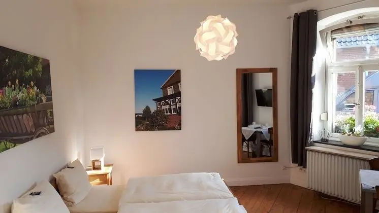 Daire, 6 Yatak Odası