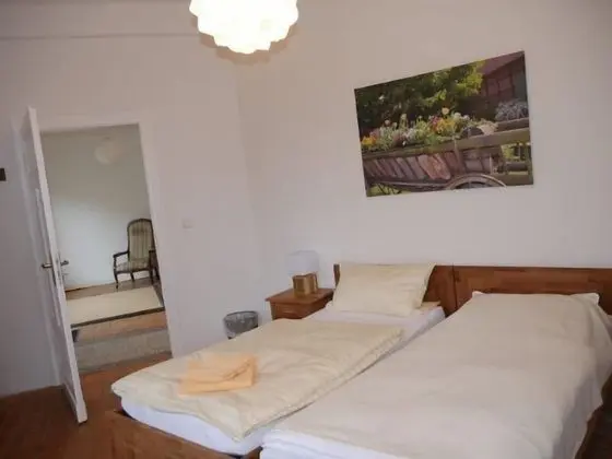 Daire, 6 Yatak Odası