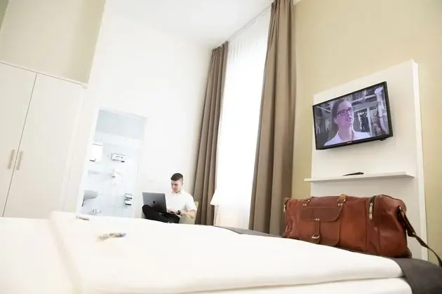 Standard Tek Büyük Yataklı Oda