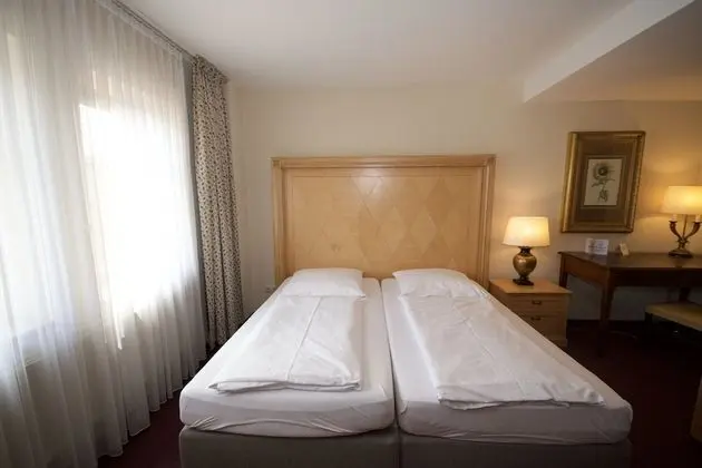 Basic Tek Büyük Yataklı Oda