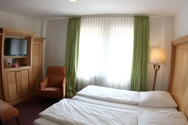 Basic Tek Büyük Yataklı Oda