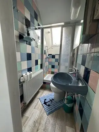 Family Üç Kişilik Oda, Özel Banyo, Bahçe Manzaralı (Hinterhaus Wohnung 4)